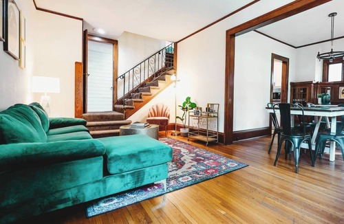 Macalester - Groveland House | Ultimate Group Stay in St Paul – 8 beds