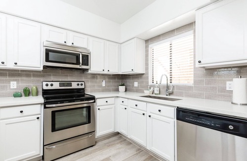 North Scottsdale Condo | Ultra-Clean, Designer Condo. Walk to grocery, restaurants, coffee, and shopping!