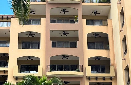 Flamingos Condo | Unique Beachfront Penthouse, 2 Bedroom, Sleeps 8, Garden Patio,and TV, Internet