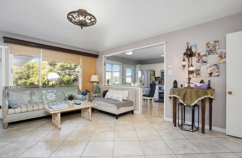 Torrance House | Unique One Bedroom with a Private Bath