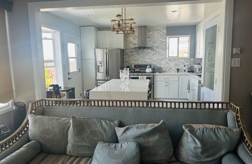 Torrance House | Unique One Bedroom with a Private Bath