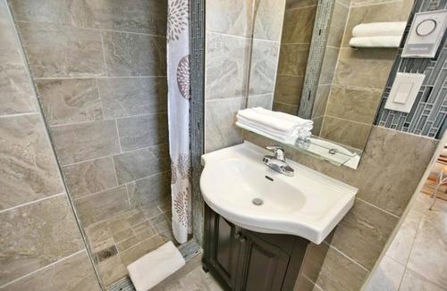 Wasaga Beach Cabin | UNIT 2 2BR Beach Suite 5-Min Walk to Beach Kitchen BBQ Parking