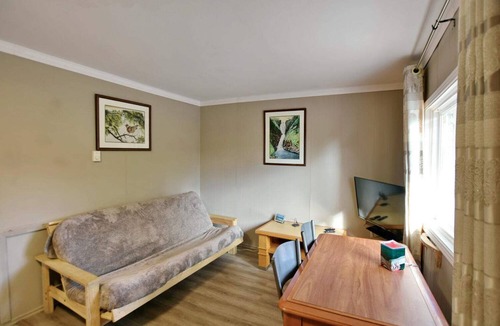 Wasaga Beach Cabin | UNIT 2 2BR Beach Suite 5-Min Walk to Beach Kitchen BBQ Parking