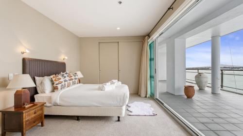 Auckland Central Business District Apartment | Unrivalled 3 Bed Residence Epic Harbour Views
