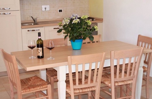 Puntone Apartment | Unterkunft im Erdgeschoss, überdachte Terrasse, Schwimmbad by Interhome