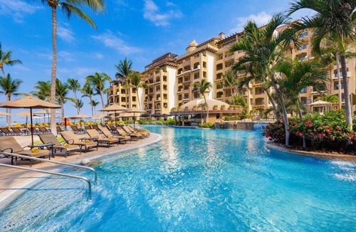 Flamingos Condo | Upscale 2BR Getaway at Villa La Estancia Riviera Nayari