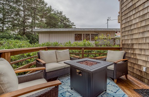Manzanita House | Updated Manzanita Charmer one Block from the Beach!