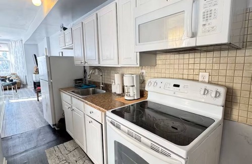 Fairlawn Apartment | Upper Level King Sized Anacostia/US Capitol