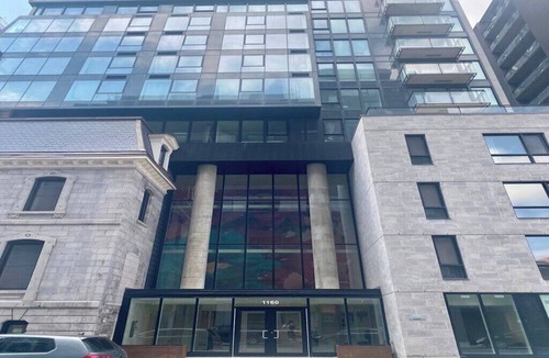 Downtown Montreal Apartment | Urban Elegance: Downtown Montreal's Premier Studio