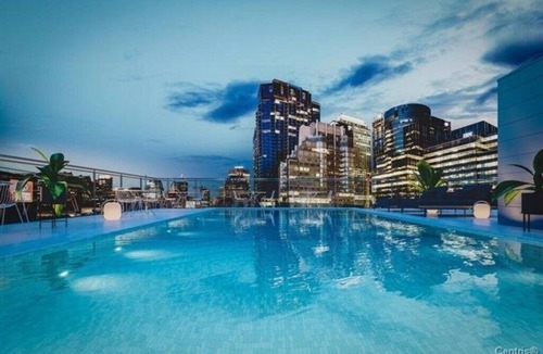 Downtown Montreal Apartment | Urban Elegance: Downtown Montreal's Premier Studio