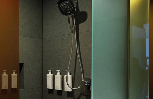 Hipodromo Hotel | Urban Escape: Chic Hotel with Rooftop Serenity and Pet-Friendly Amenities!