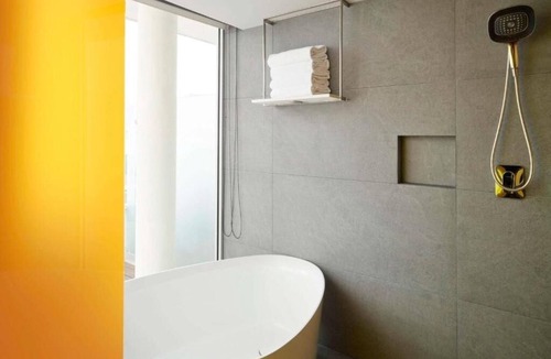Hipodromo Hotel | Urban Escape: Pets Allowed, Nightclub & Shuttle, Parque México!
