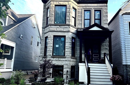 St. Ben's House | Vacation home just 2 minutes drive to Wrigley Field