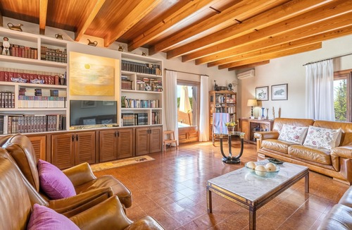 Muro House | Vacation Home Son Morei Can Socias with Mountain View, Pool, Wi-Fi & Terrace