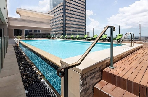 Texas Medical Center House | Vacation is Calling! 2 Posh Units, Pet-Friendly, Outdoor Pool, Near Hermann Park