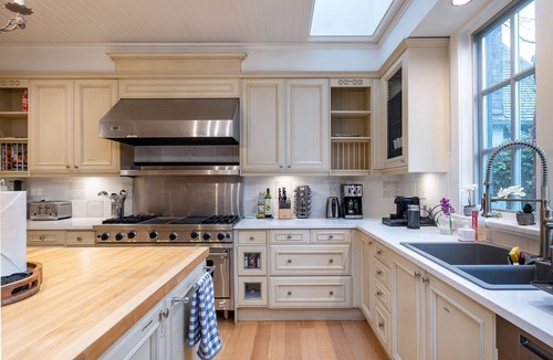 Kerrisdale Villa | Vancouver Golf Villa. - Private 5BR/6BA, w Golf Practice, Pet Friendly