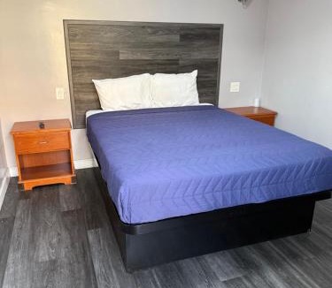West Athens Hotel | Vegas motel