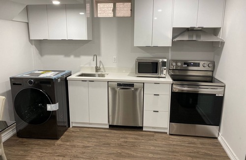 Vaughan Apartment | Vicky Vacation Rentals #1