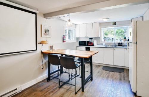 Ladysmith Apartment | Viewtiful Stay