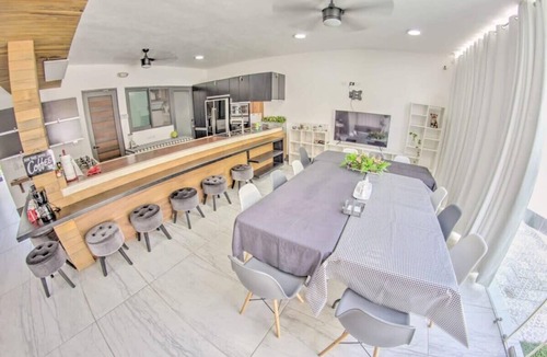 La Cruz de Huanacaxtle House | Villa 124: 6BR w Rooftop Pool & Beach Club Access