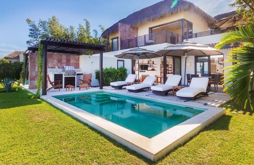 Emiliano Zapata Villa | Villa Aguamarina in Porta Fortuna by Personal Villas - Beautiful Pool and Beach