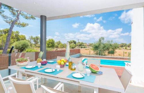 Son Baulo Villa | Villa Casa Marian for 8 with swimming pool, garden and close to beach