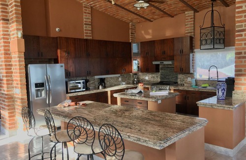 Chantepec Cottage | Villa Colibrí spectacular view of the lake we use 100% renewable energy