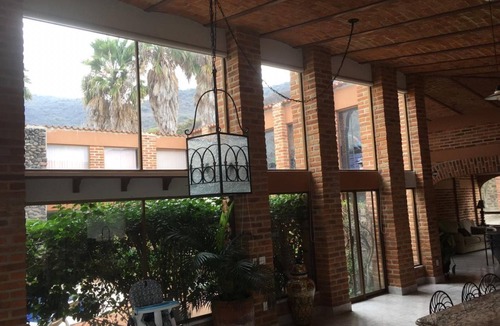 Chantepec Cottage | Villa Colibrí spectacular view of the lake we use 100% renewable energy