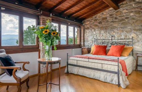 Avena Villa | villa Emilia Tuscan stone
