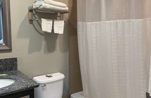 Hawthorne Hotel | Villa Inn & Suites