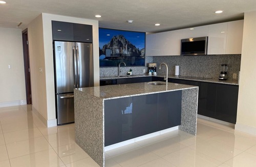 Chula Vista Villa | Villa La Valencia 3 Bedroom Penthouse Oceanfront Suite - Overlooking the beach!