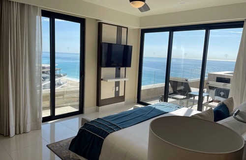 Chula Vista Villa | Villa La Valencia 3 Bedroom Penthouse Oceanfront Suite - Overlooking the beach!