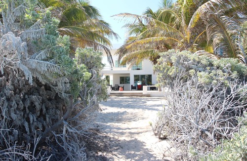 Chicxulub Puerto House | Villa Mercedes 2- Beachfront House-Pool-Wifi Internet-Sat TV