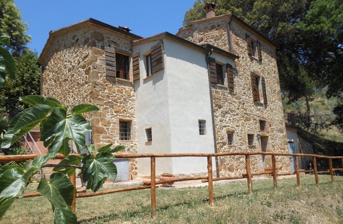 Montefollonico House | Villa Mulinello, secluded, panoramic view over Montepulciano valley.