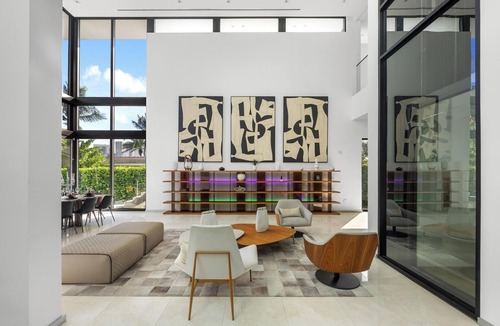 Hallandale Beach Apartment | Villa Okasa: Modern Marvel with Pool + Jacuzzi + Pool Table + BBQ