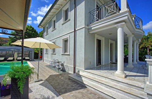 Camaiore Villa | Villa Raffaela by PosarelliVillas