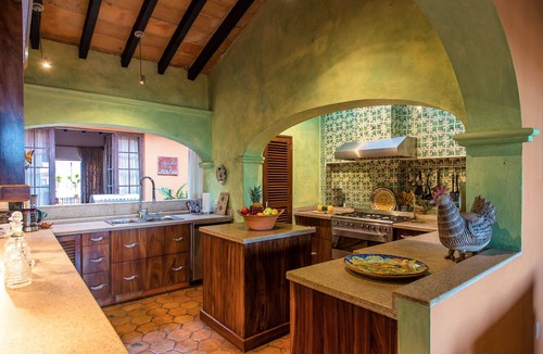 Amapas Villa | Villa Rental - Close walk to beach!