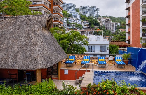Amapas Villa | Villa Rental - Close walk to beach!