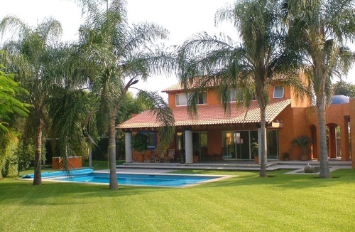 Tezoyuca House | VILLA RUSTICA CON HERMOSOS JARDINES Y PISCINA PRIVADA PARA INOLVIDABLE ESTANCIA