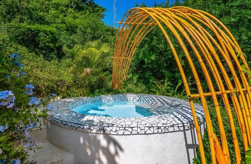 Isla Navidad Villa | Villas Bambu