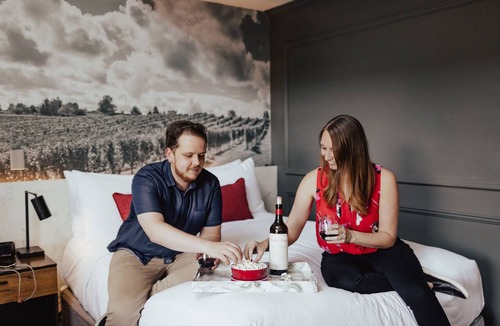 Solvang Hotel | Vinland Hotel and Lounge