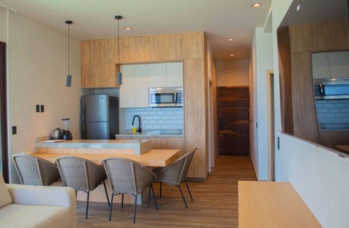 Cerritos Apartment | Vista de playa y alberca de lujo