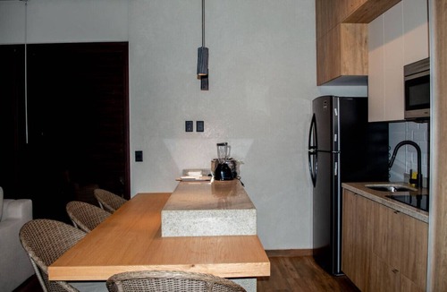 Cerritos Apartment | Vista de playa y alberca de lujo