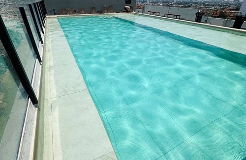 San Pedro Tlaquepaque Apartment | Vista Vibes Modern Apt + Rooftop Pool in GDL