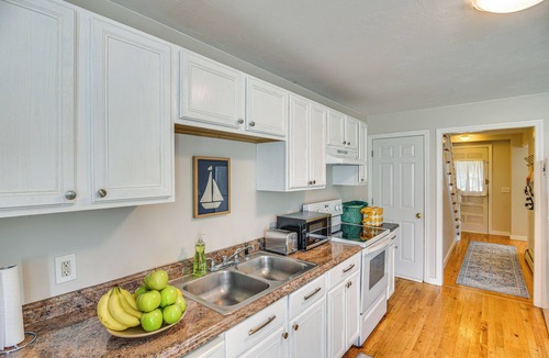 Wakefield-Peacedale Apartment | Wakefield Escape: Walk to Downtown & Near Beaches!
