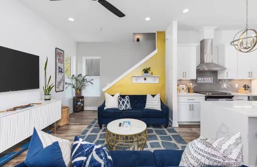 Hurwood Heights House | Walk Geodis Stadium & Restaurants - Rooftop, EV Garage