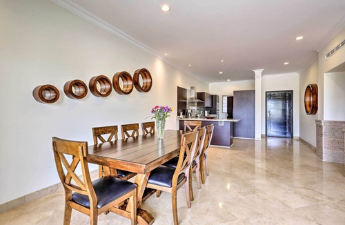 El Medano Ejidal Apartment | Walk to Beach: Modern Cabo Condo w/Balcony!