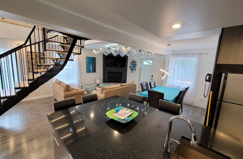 Port Elgin House | Walk to Main Beach | Sleeps 10 | Fire Pit & Games