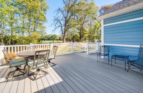 Mount Victoria House | Walk to MIR: Wooded Group Escape w/Deck + Bar!