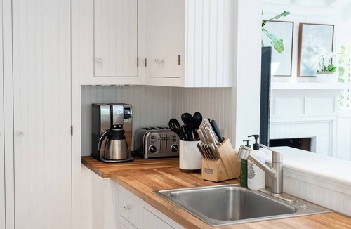 Montecito Apartment | Walkable to Butterfly Beach Upper Cottage